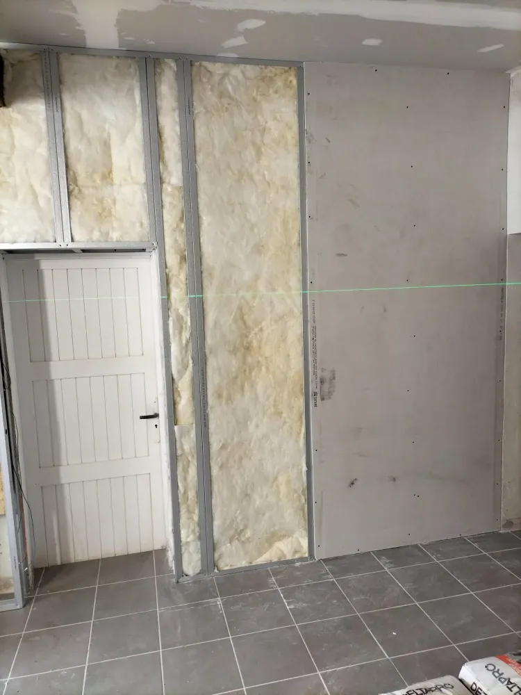 isolation de mur et pose de cloisons